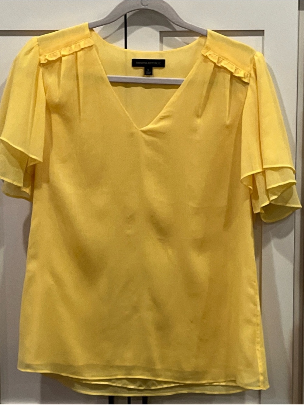 Banana Republic Women's Short Flutter Sleeve Ruffle V Neck Satin Blouse Size S